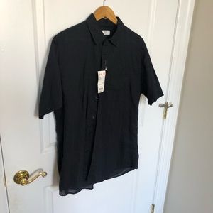 Shortsleeved black linen buttondown